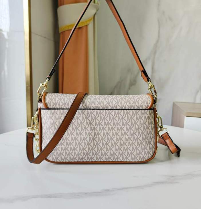 Picture of Michael Kors Wallets _SKUfw242017010fw